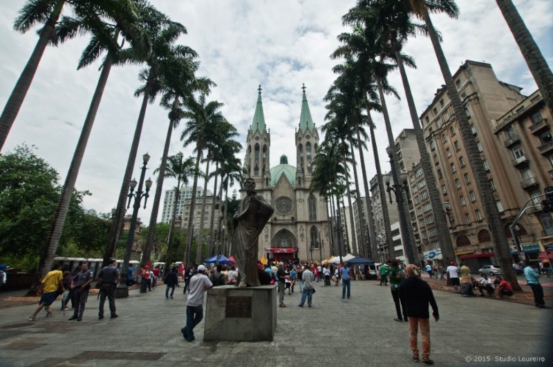 what to do in Sao Paulo - Established there, we have the first buildings that made São Paulo what the city became today. We can see the ‘Catedral da Sé’, one of the 5 biggest neo gothic temples in the world.