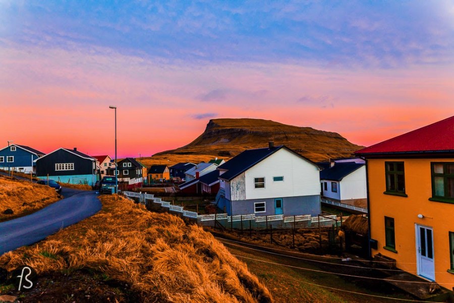 During our time in the Faroe Islands we tried to see everything we could and one of the places we visited was the Nólsoy Island, located some kilometers away from Tórshavn. Nólsoy is also the name of the village where we spent all of the time we were in the island. And, if you are wondering why did we go to Nólsoy, we can say that it was because of a music festival. A pretty special one called Heima and we are going to tell you everything about the place below.