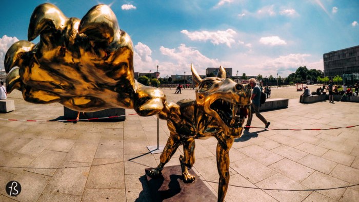 In early August, If you arrived in Berlin via Hauptbahnhof you would be greeted by a pack of wolves. Bronze and iron statues, some of them with more than 2 meters in height, would be looming over passengers with guns and Nazi salutes. A sign would tell you that the Wolves are Back. But why are these Wolves back in Berlin?