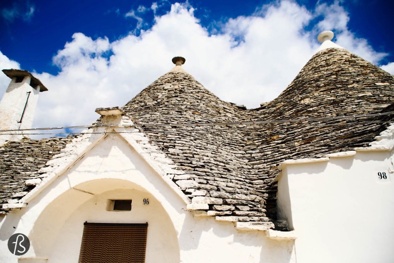 Alberobello is a small town in the province of Bari, in the Italian region of Puglia. It has 11.000 inhabitants, and it is famous for its unique Trulli buildings. And they are part of the Unesco World Heritage sites since 1996.