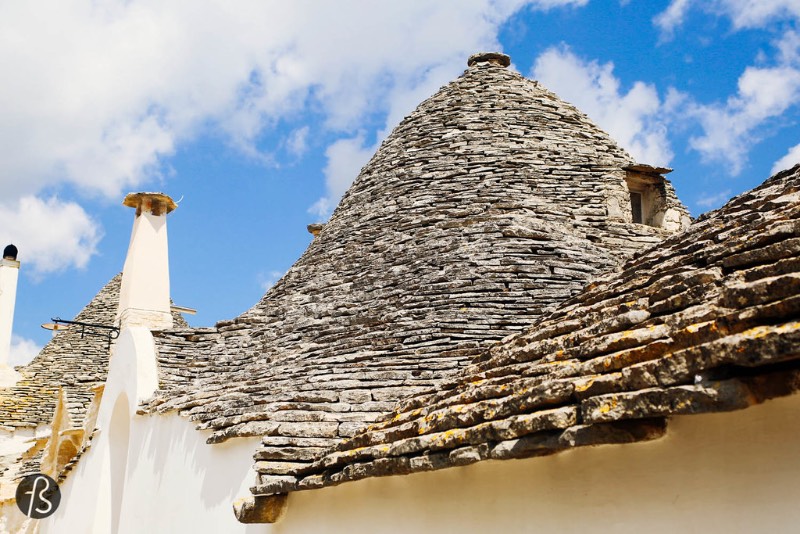 Alberobello is a small town in the province of Bari, in the Italian region of Puglia. It has 11.000 inhabitants, and it is famous for its unique Trulli buildings. And they are part of the Unesco World Heritage sites since 1996.