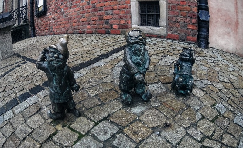 Wroclaw Dwarfs: Can you catch them all?