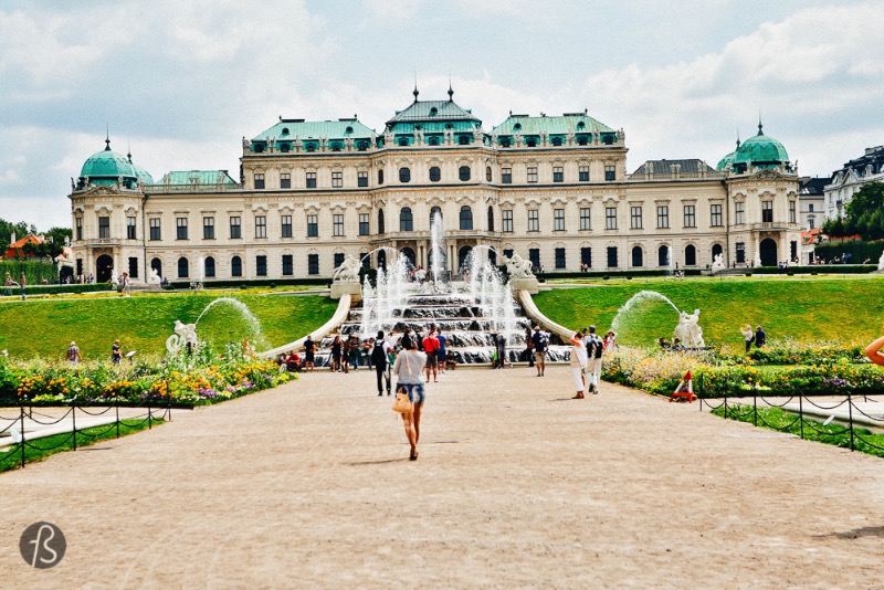 One of the most amazing things about Vienna is how your heart stops every time you turn your head. The city is so beautiful and full of history that I can only show you how amazing it is to roam around the streets, parks and gardens without looking at the clock.