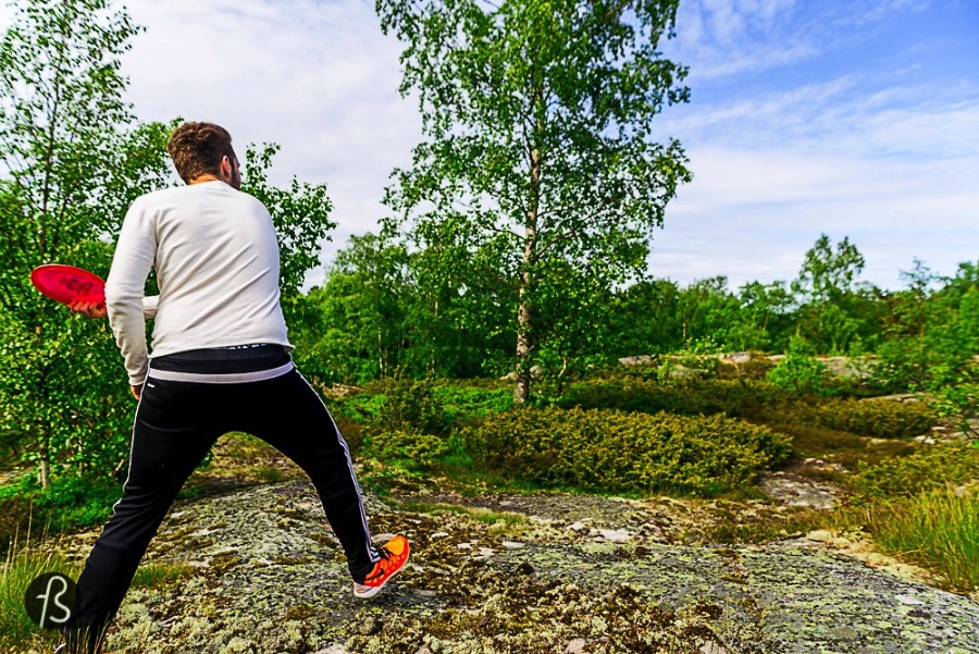 Finland is home to more than 400 frisbee golf courses and they have more courses on the way. The Professional Disc Golf Association has almost 1.500 members with active licenses and it seems that they are getting crazy about this sport that we knew nothing about. 