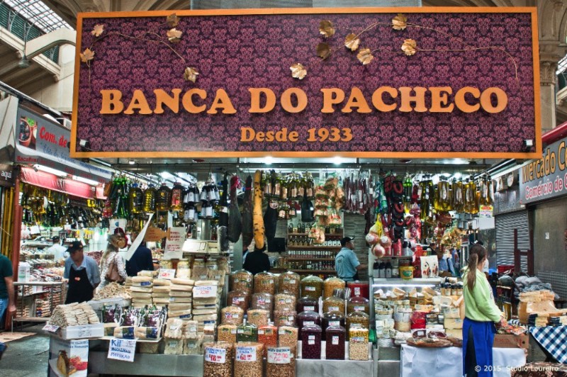 Mercado Municipal is a must go to every person that not only visits downtown but also São Paulo. With 12.000 meters, this huge storage is a delight for everyone’s eyes.