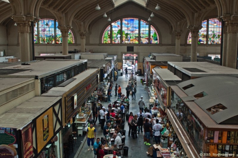 Mercado Municipal is a must go to every person that not only visits downtown but also São Paulo. With 12.000 meters, this huge storage is a delight for everyone’s eyes.