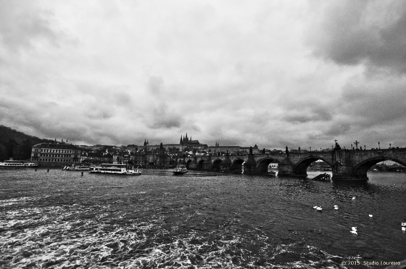 Prague is one of the most beautiful cities in Europe, not to say the pearl of East, but them people would say, what about Budapest, Krakow, and so many others? I agree, but today i want to talk about this special and magical bridge that remains in the heart of Prague, the Charles Bridge.