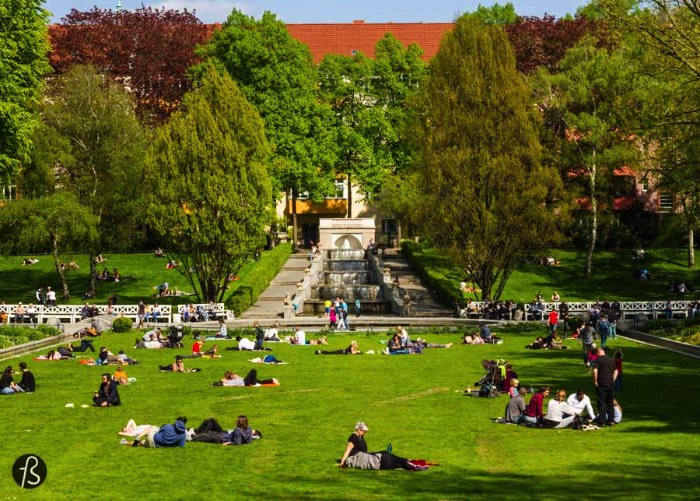 In 2016, this Neukölln hidden gem celebrates its 100th year birthday and we are here to show you all why you need to go there and sing happy birthday to it. Generations of Berliners have been to Körnerpark, enjoying themselves in this oasis of peace in the midst of a hectic Neukölln. People go there to play football, to run, walk, relax and picnic.