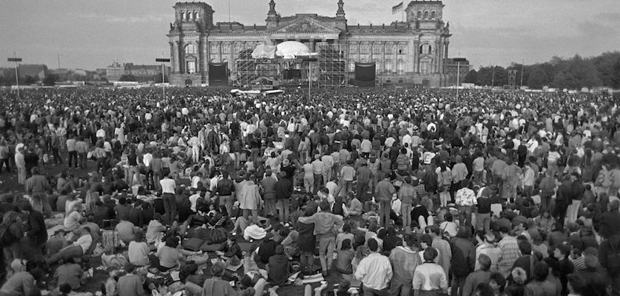 David Bowie Berlin Concert 1987: The Glass Spider Tour in front of the Reichstag