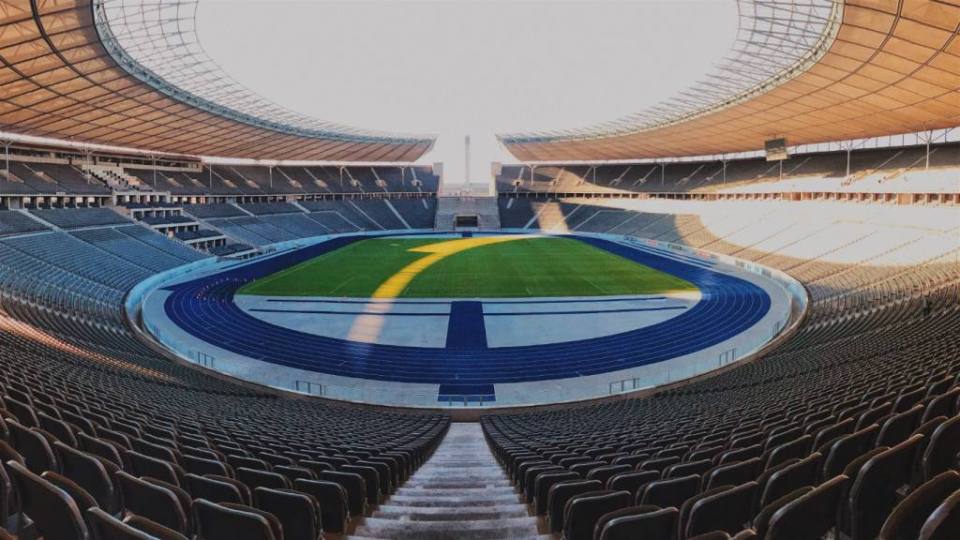 I have been to the Olympiastadion a few times since a few of my Brazilian friends coming to Berlin always want to see this beautiful stadium in West Berlin. But I also went there to see Hertha plays and it was as fun as you can imagine. Even if Hertha lost, it was still one of my favorite football experiences here in Germany. But, before I talk more about my personal experience at Olympiastadion, let me tell you some of the histories of the place.