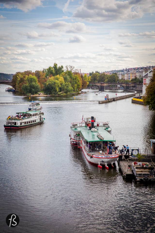 Charles Bridge - A comprehensive guide for the best Prague photos ever