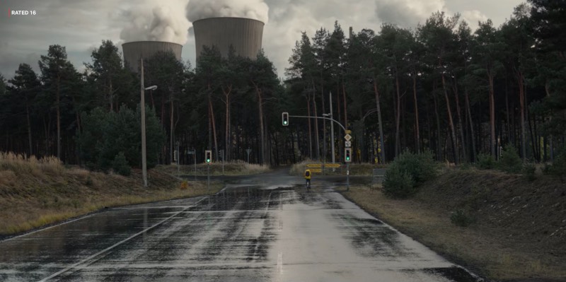 In almost every episode, there is a scene where somebody is driving around empty streets in the middle of a forest. Sometimes you can see some curves over the horizon, sometimes you just see rain and asphalt. It seems to us like this is the road that connects Winden to the Nuclear Power Plant, and we manage to find this Dark location.