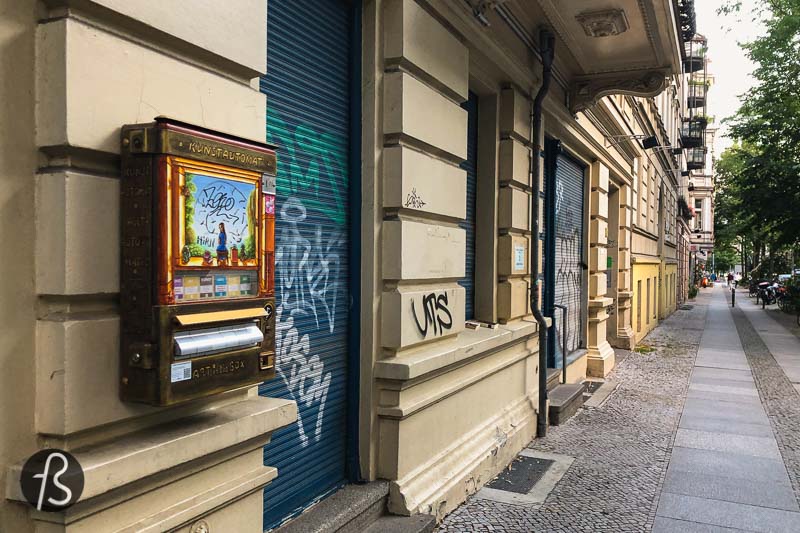 If you speak German, the name Kunstautomat is quite simple to understand. But, if you don’t, Kunstautomat is an art vending machine, and there are quite a few around Berlin. Still, I never managed to see one until that day, walking around Schöneberg.