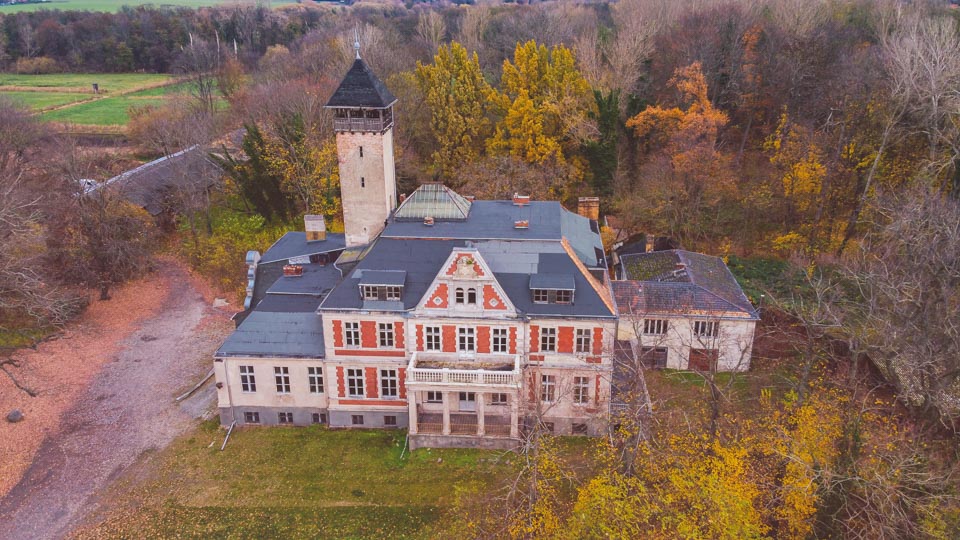 Queen’s Gambit Locations: Schloss Schulzendorf as the Methuen Home orphanage