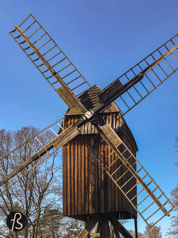 The Gatower Mühle is one of eight windmills still standing in Berlin. This one can be found in Gatow, a neighbourhood south of Spandau and across the waters from Grunewald. And since we have been looking for windmills around Berlin for a while now, we had to write something about this one.