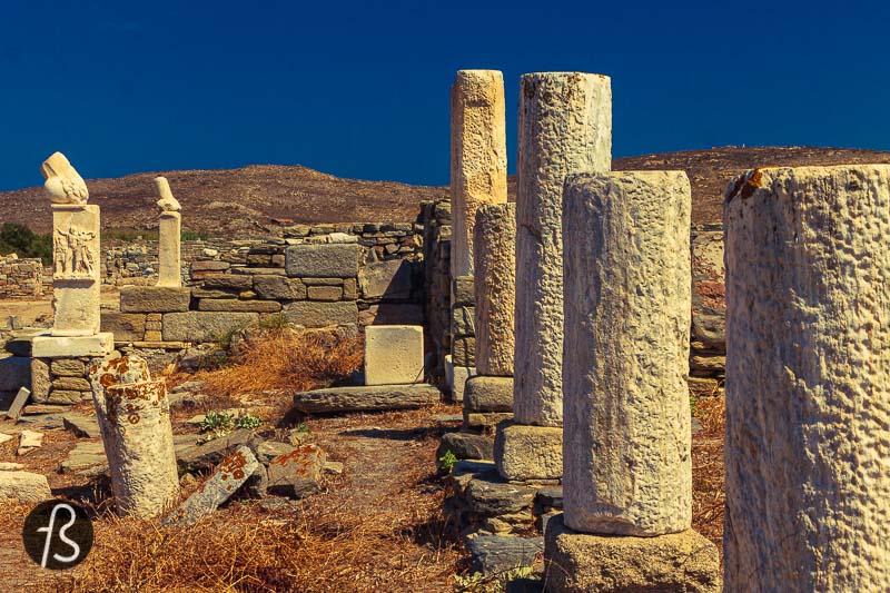 Before we go into history, we have to say that Delos's geographical location was critical to island development. Since it's located roughly at the centre of the Cyclades and almost in the middle of the route between the eastern Greek islands and the mainland, it was only natural that Delos ended up becoming a harbour. Later, it developed into one of the most important ports in the eastern part of the Mediterranean.