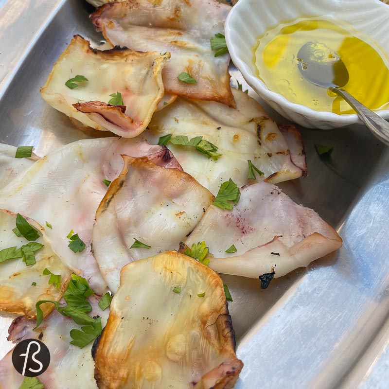 You will see that Felipe and I have no clue what the two big ones are, but they were both cooked to perfection, super juicy and flavorful; the same goes for the small anchovies that never let us down in any of the Greek islands.