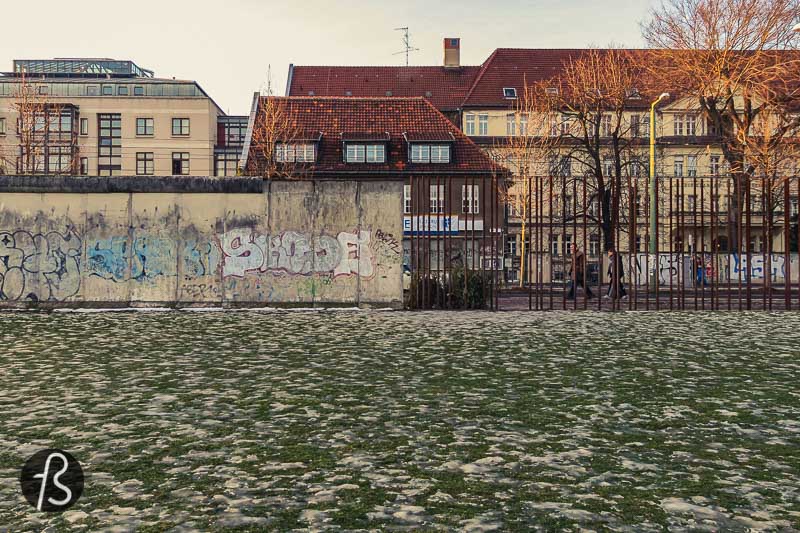 The main element of this open-air section of the Berlin Wall Memorial is the 70-meter stretch of the wall that split Berlin in two. There you can see how the wall was set up by the end of the 1980s and better understand that it wasn't just a simple wall dividing Berlin; it was a complex of military structures surrounding West Berlin.