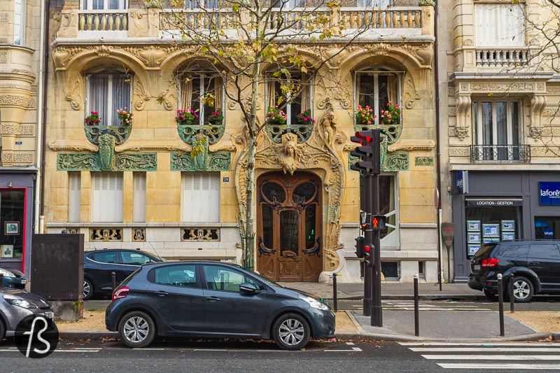 We have a thing for Art Nouveau and the beautiful architecture that comes out of this style. So we were more than thrilled when we stumbled upon the Lavirotte Building during our last visit to Paris, back in the winter of 2017.