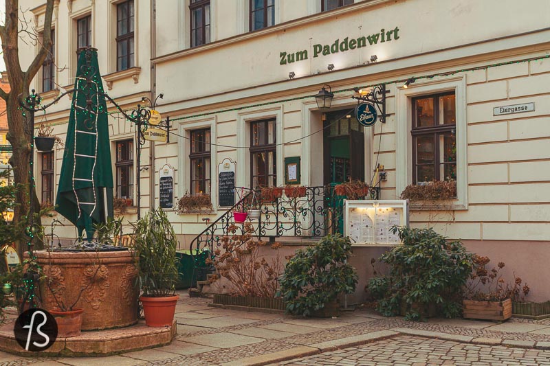 The street's name comes from a tradition in medieval Berlin to have the egg sellers placed there. Twice a week, on Wednesdays and Saturdays, farmers from Berlin and around town used to bring their produce to the street and sell it there.