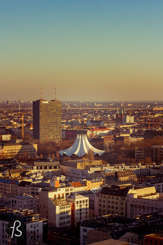 Together with the TV Tower and the Park Inn on Alexanderplatz, the Panoramapunkt has one of the best panoramic views that Berlin offers. If you want to see Potsdamer Platz from the top, this is the best place to be.