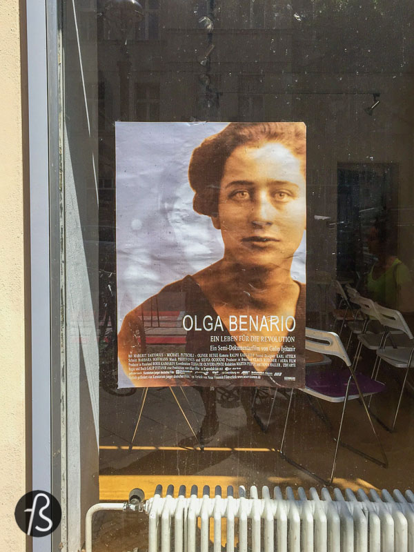 Olga Benário Gallery was founded by the Association of Victims of Nazi Persecution and the Association of Anti-Fascists, and they had their first exhibition in February 1984. 