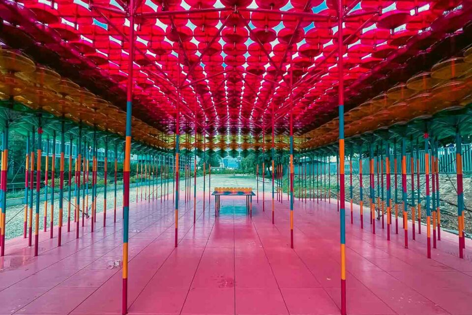 Filtered Rays is the name of a colorful pavilion created by London-based designer Yinka Ilori as an event space for the Hotel Estrel Berlin here in Germany.