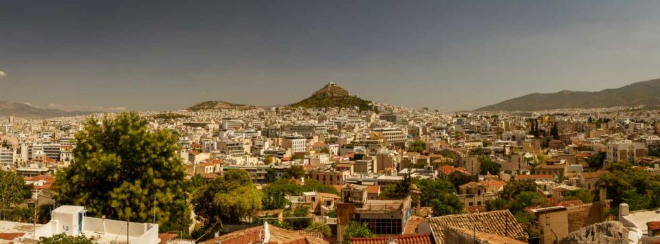 Athens may divide opinions, but one thing's for sure: there's so much more to this city than meets the eye. When you venture beyond the regular tourist spots, you'll unearth hidden treasures that guidebooks rarely mention. And one of our favorite finds is the time-honored district of Anafiotika.